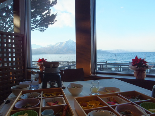 【翠明閣】朝の支笏湖を眺めながらの朝食