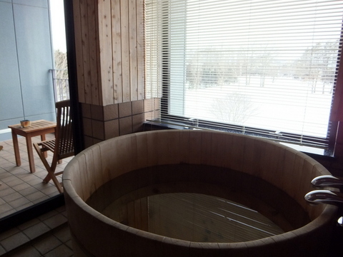 「三余庵」檜の温泉風呂
