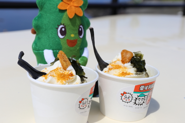 ウニのアイスクリーム、「愛す利尻山」５００円