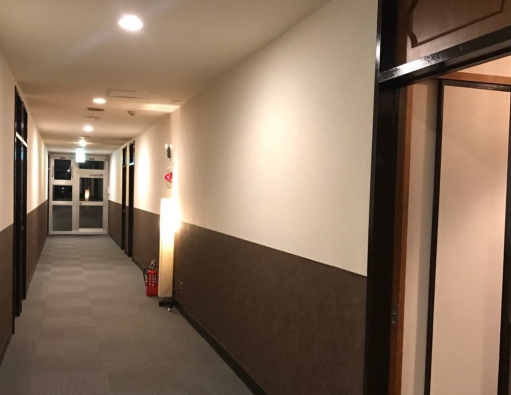 客室までの廊下