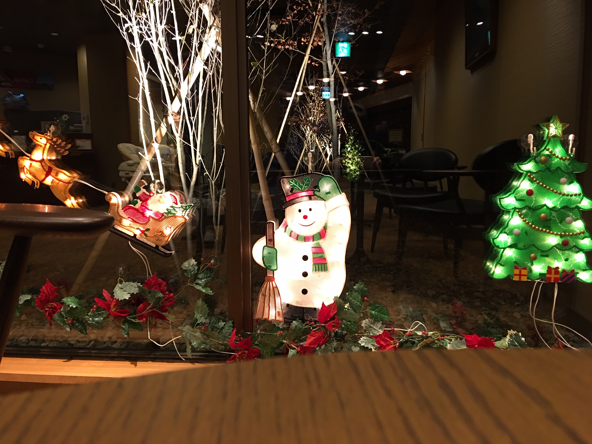 レストラン入り口のクリスマスイルミネーション