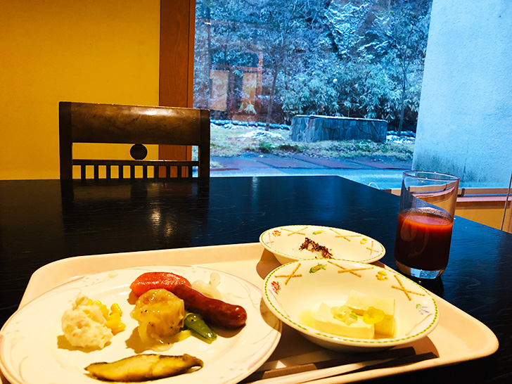 桜房の朝食風景