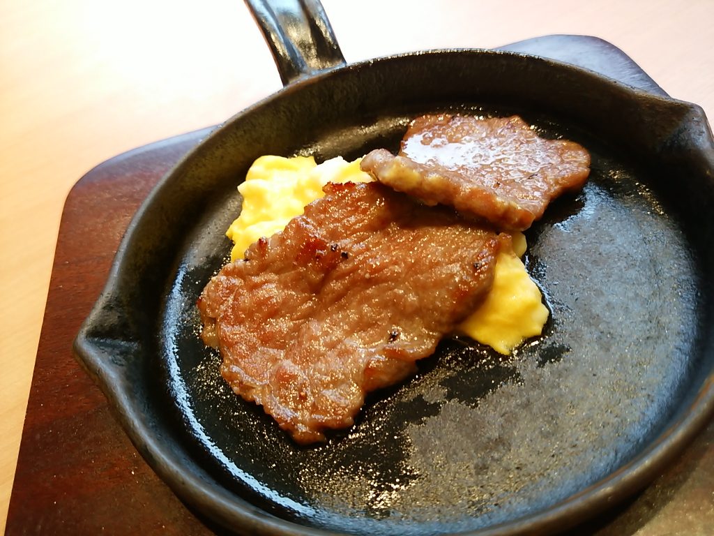 朝食の牛玉ステーキ