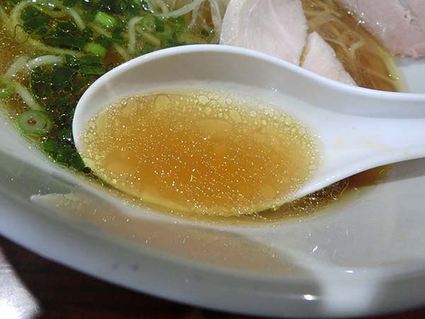 「鶏清湯soba（醤油）」のスープ