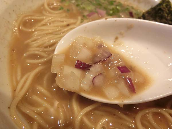 スープに使用されている北海道産の玉ねぎ