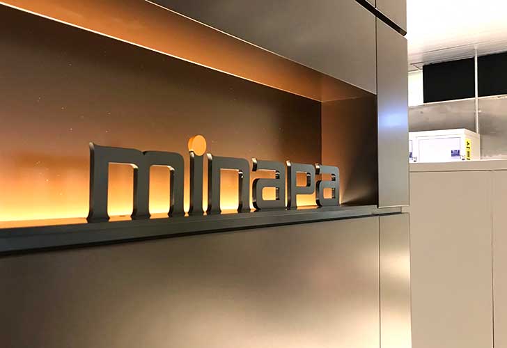 ミナパのロゴ「minapa」