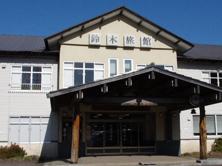 【登別市】登別カルルス温泉 鈴木旅館ペア宿泊券(1泊2食付)
