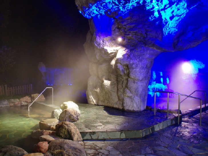 ピパの湯 ゆ～りん館の青の洞窟露天風呂 