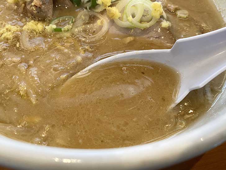 らー麺ふしみのすみれ風味噌のスープ