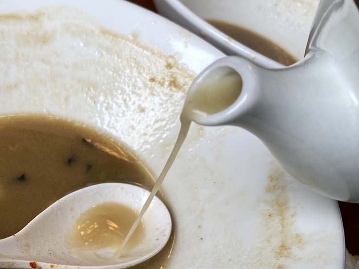 濃厚な煮干スープ
