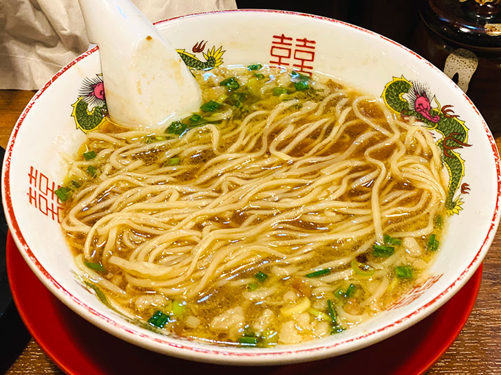 朱華園　香味中華そば　平打ちのストレート麺