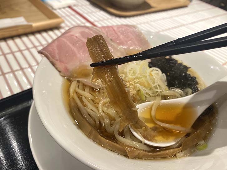 人類みな北海道　炙りホタテ醤油ラーメン　メンマ