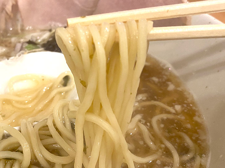 あそぶ亀　煮干し醤油ソバ　麵