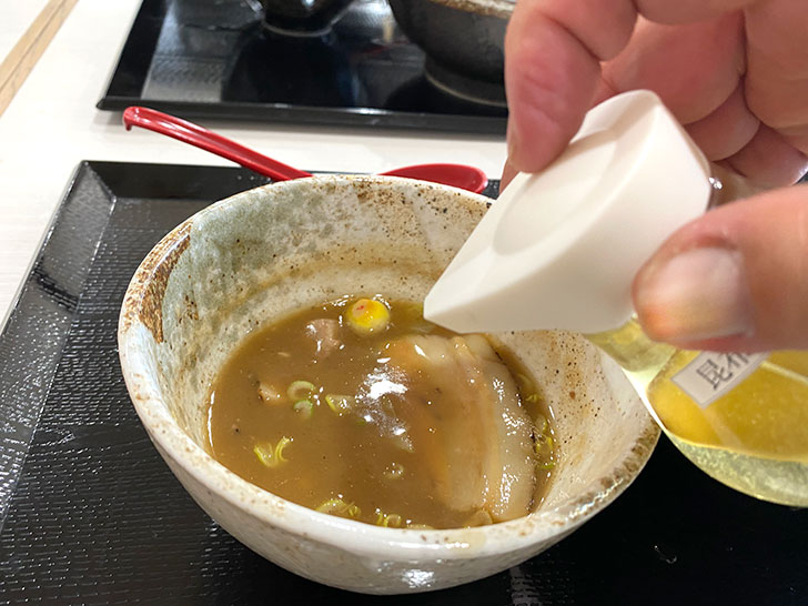 中華蕎麦辰巳屋　豚骨と渡り蟹の魚介醤油中華蕎麦　味変