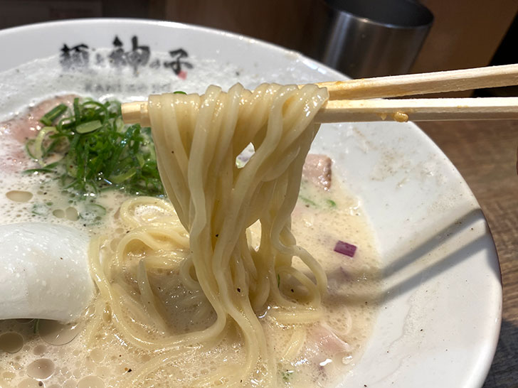 麺鍾馗　鶏塩白湯　麵