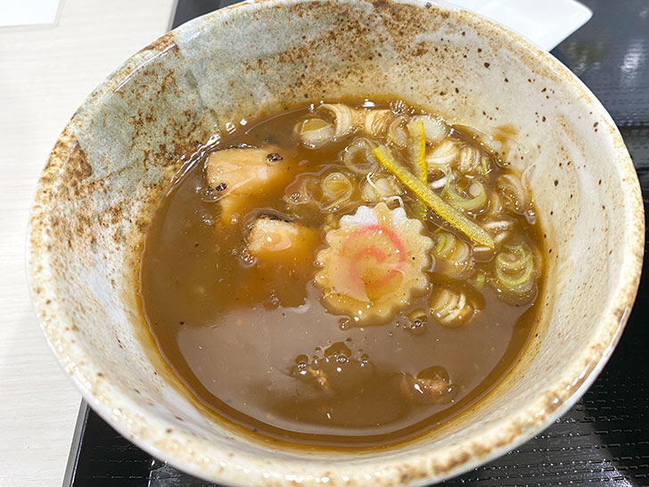 中華蕎麦辰巳屋　濃厚豚骨魚介醤油の極太つけ麺　スープ