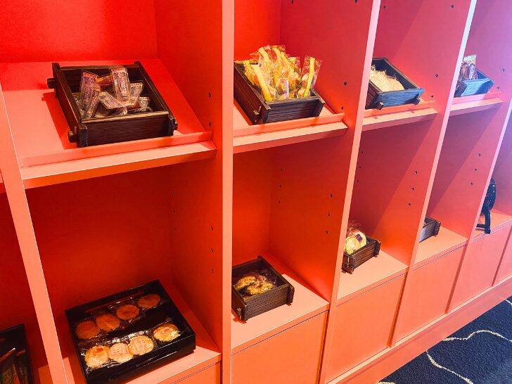 レイクトーヤ　駄菓子屋