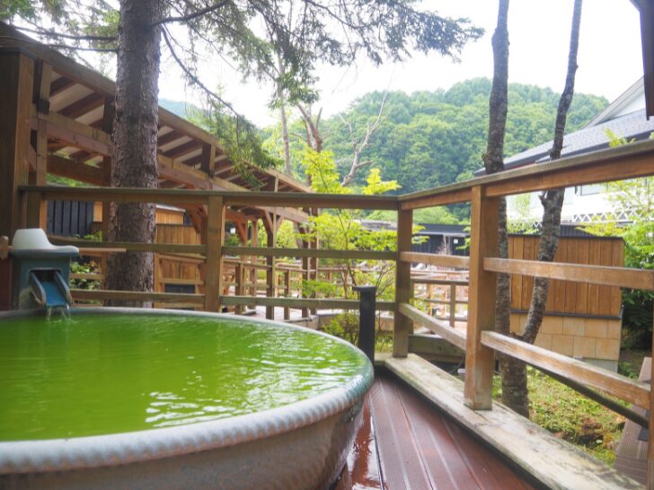 緑の風　露天風呂