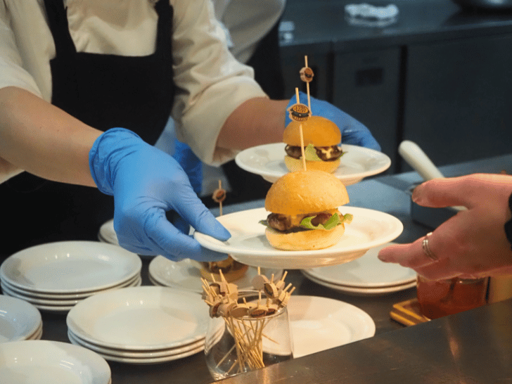 ラジェントステイ函館_エゾシカハンバーガー