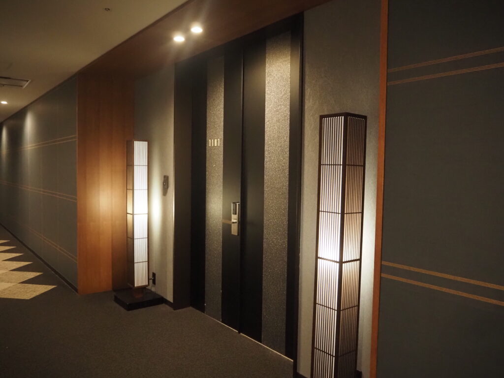 スイートエントランス