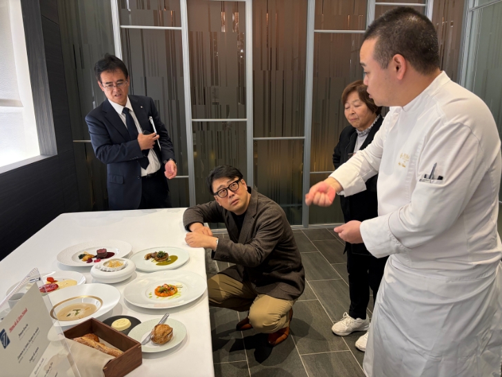 浦河町松田町長と鈴木さん‗シェフ